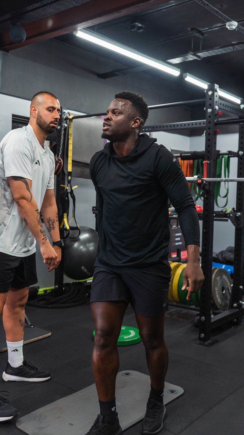 Dion Tsolakis coaching Ronaldo Vieira at Leeds Performance Hub